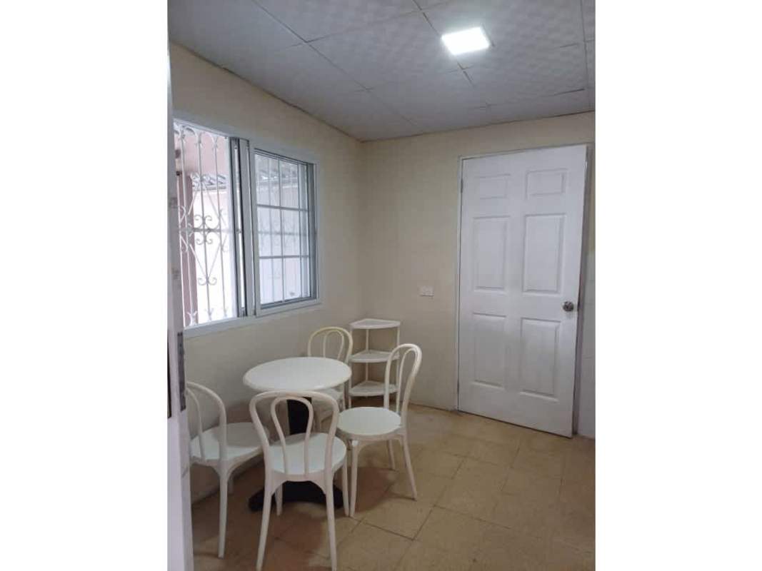 Dining space with round table and four chairs Don Bosco Panama house for sale