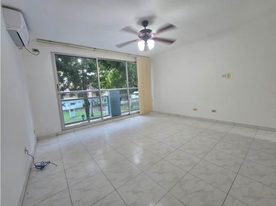 Bright bedroom with split AC, built-in closet, garden view Clayton Tower Ciudad del Saber Panama