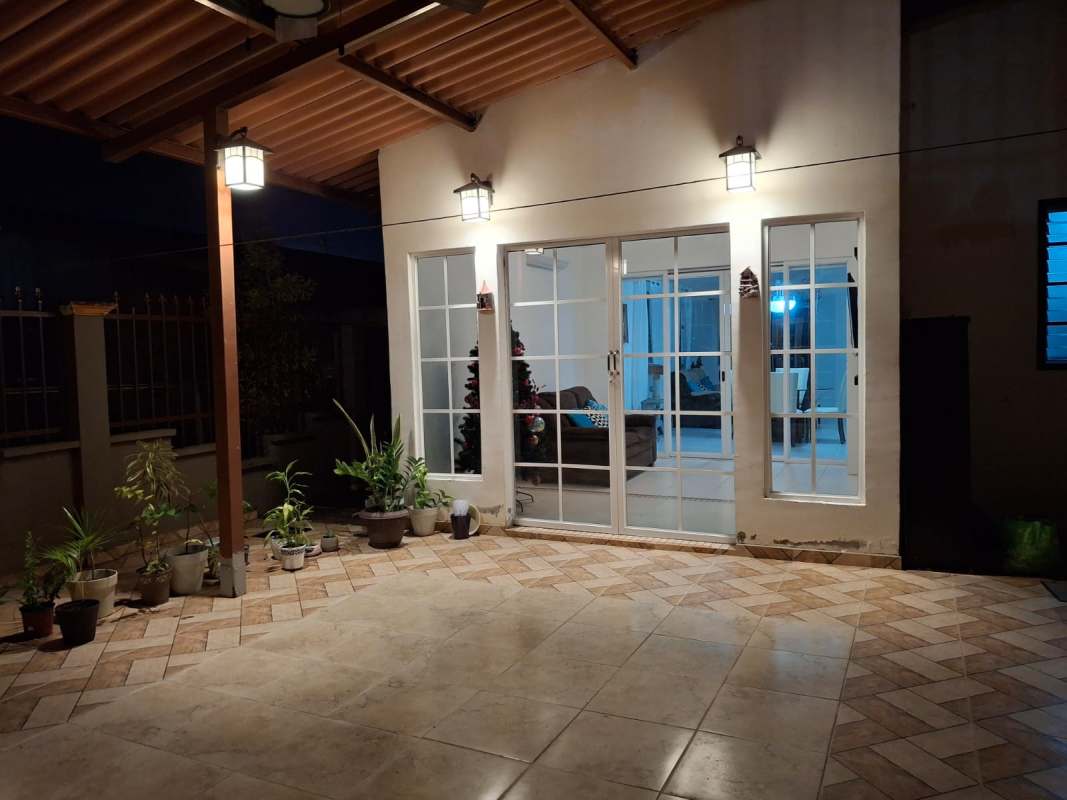 Open living area with glass doors to terrace in house for sale Brisas del Golf