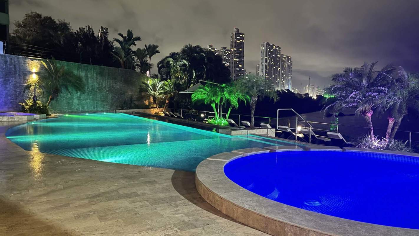 Luxury open kitchen marble island stainless appliances PH Oceanaire rental Panama