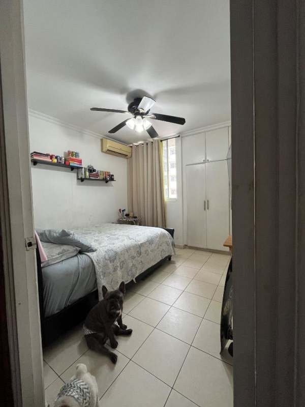 Kitchen with wood cabinetry, stove, microwave and window at PH Mandalay El Cangrejo