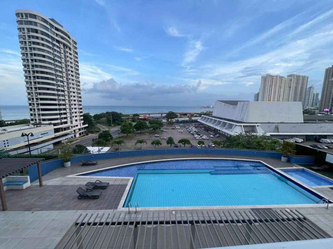 Infinity pool overlooking Pacific Ocean at PH Pacifica Coco del Mar Panama