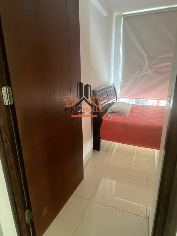 Modern bathroom with walk-in shower ceramic tile PH The Palm Obarrio Panama apartment