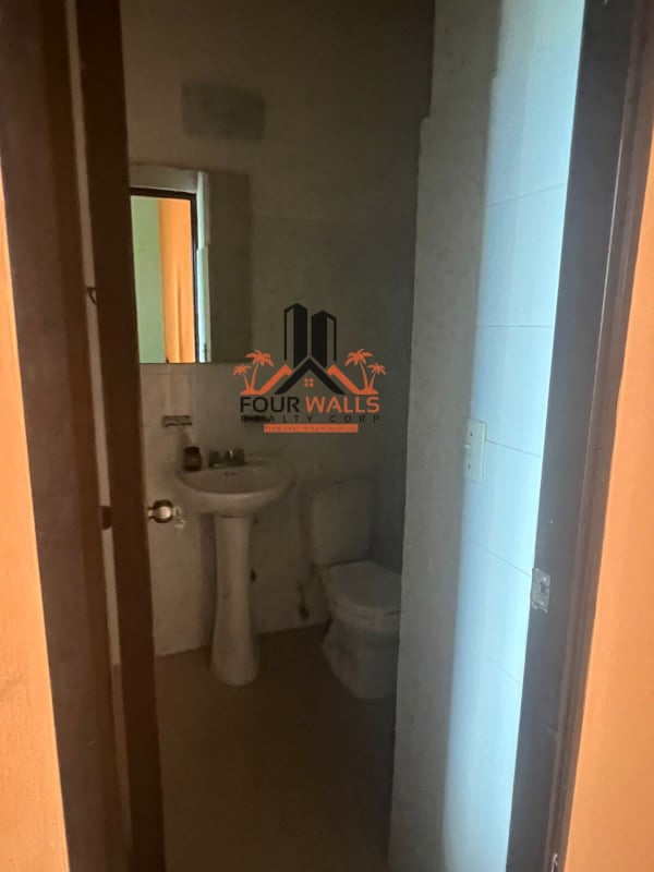 Bedroom with large window ceramic tile PH The Palm Obarrio apartment for sale Panama