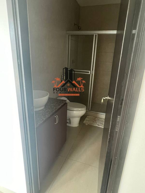 Bedroom with closet ceramic tile floor PH The Palm Obarrio Panama apartment