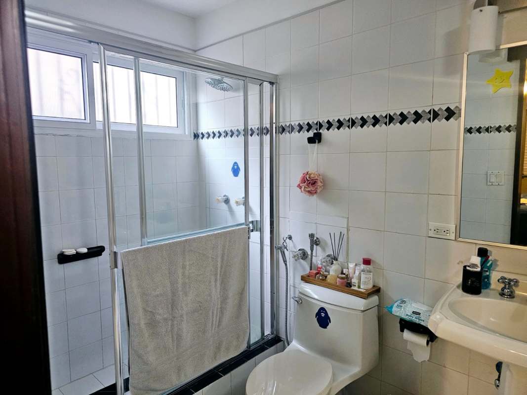 Remodeled kitchen with wooden cabinets and granite countertops in Limajo Condado del Rey Panama