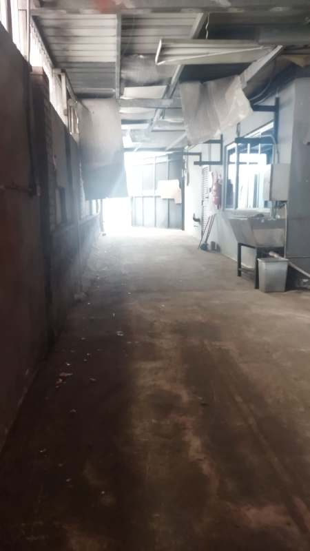 Unfinished concrete floor open area with high ceiling at Panama Los Angeles commercial warehouse rental