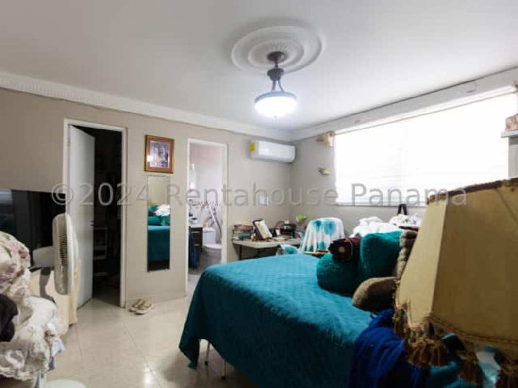 Bedroom with split air conditioner, large window, closet in Brisas del Golf II corner house for sale