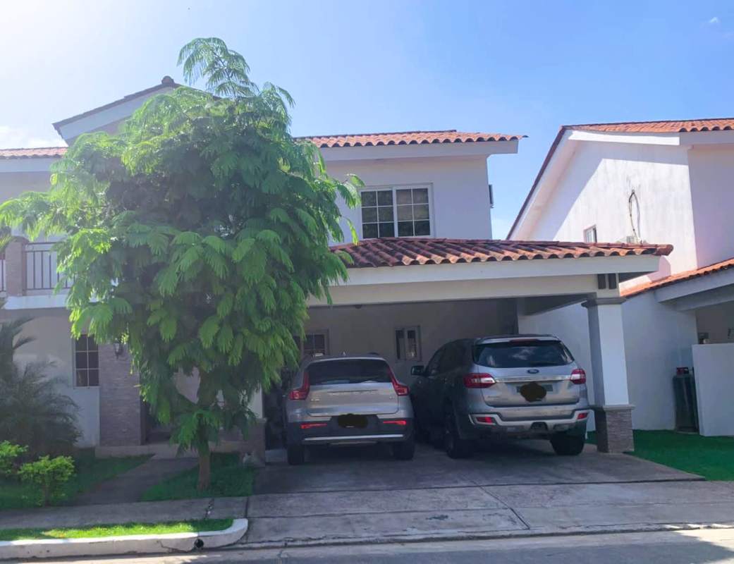 Front exterior of modern 4-bedroom house with balcony and garage in PH Quintas de Versalles Panama