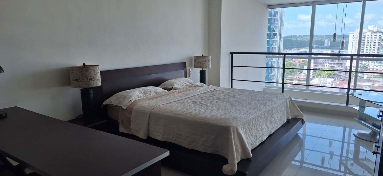 Mezzanine bedroom with large windows skyline view PH Vitroloft El Cangrejo Panama