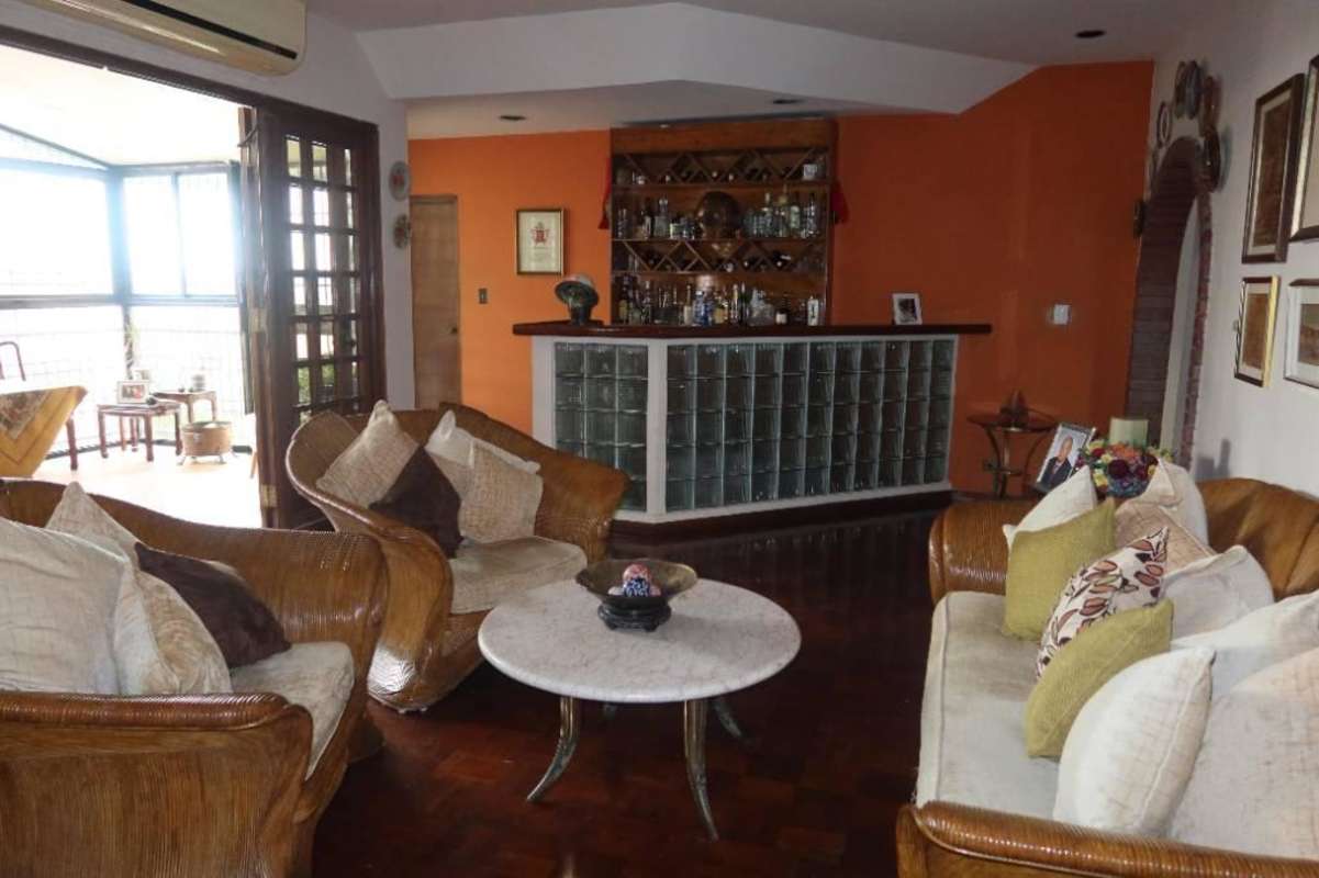Spacious living room with built-in bar and large windows in San Miguelito Panama house