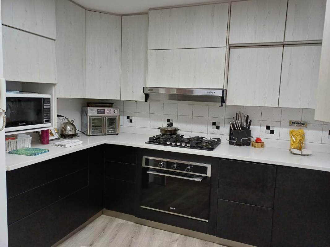 Bright bedroom with city view windows in Punta Paitilla condo for sale