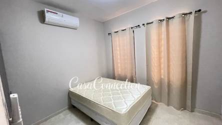 Private covered patio terrace overlooking garden in rental house Hacienda Real David Panama