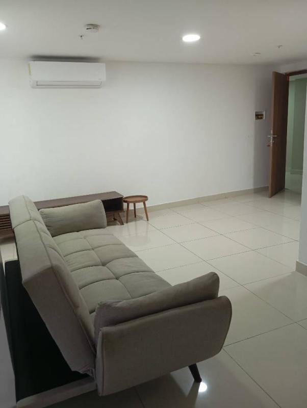 Contemporary bathroom with enclosed glass shower and vanity in PH Worldwide Plaza Panama