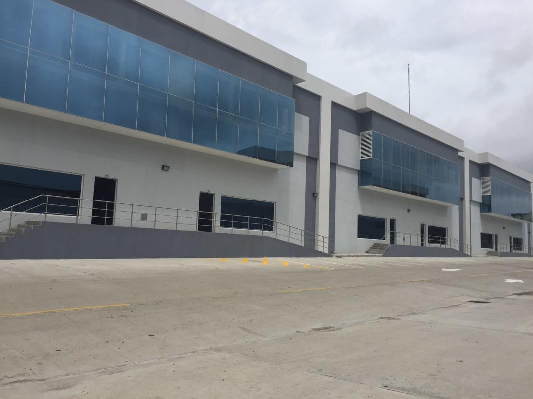 Multiple loading docks with roll-up doors at commercial warehouse in Centenario Panama