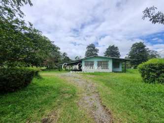 Existing commercial structure on main avenue Volcán available for sale with large lot