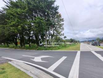 Expansive fenced commercial lot in Volcán Tierras Altas next to main highway intersection
