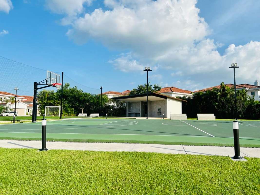 Luxury Modern House Fairway Estates Santa María with Heated Pool