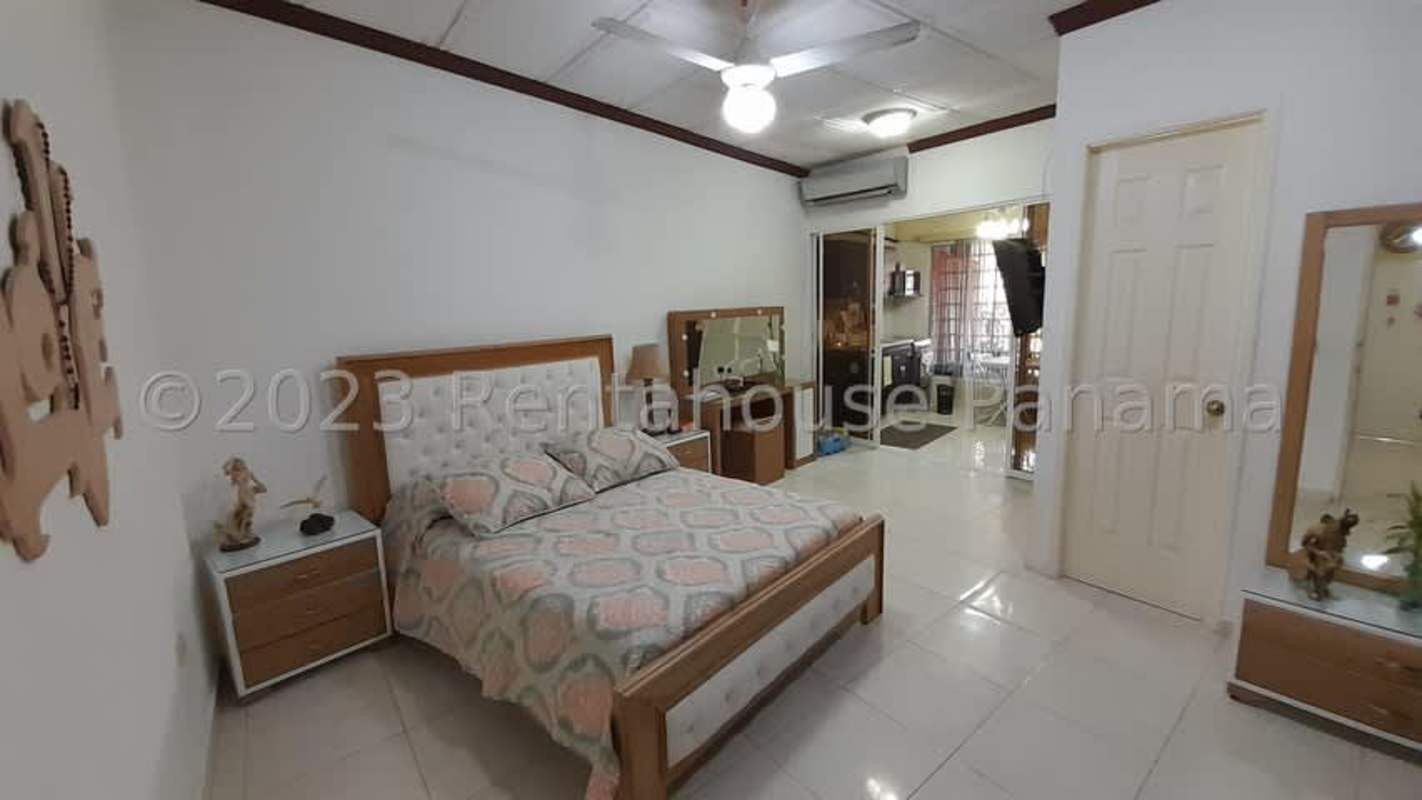 Bedroom with large built-in closet and ceiling fan in house for sale El Bosque Panama