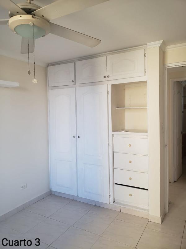 Bathroom with shower, mirror, glass shelf, woven baskets in PH MC Greggor Panama
