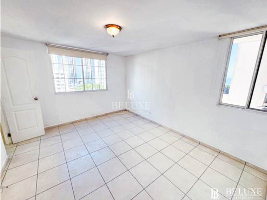Kitchen with granite countertops, wooden cabinets PH Mar del Sur San Francisco