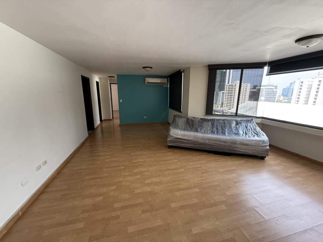 Outdoor resident swimming pool with sun loungers in PH Cancun Obarrio Panama City