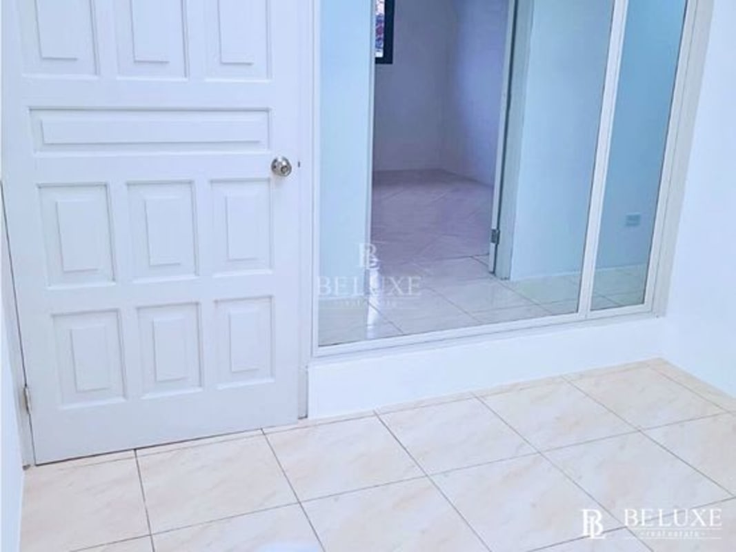 Tiled empty room, large sliding window, white walls PH El Cangrejo Business Center Panama City