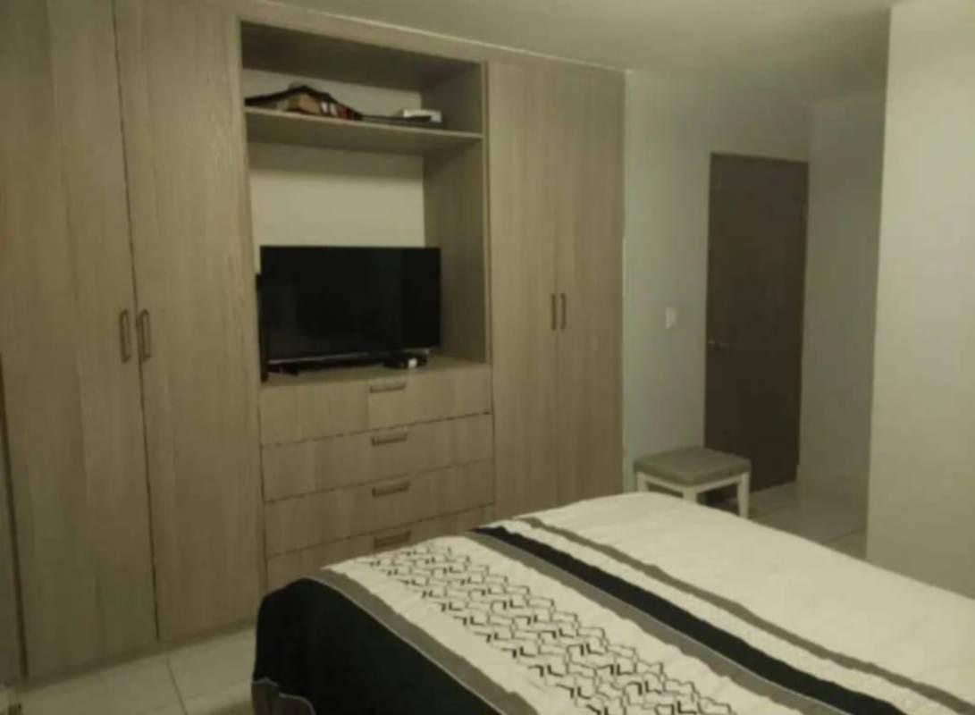 Living room with city views, floor-to-ceiling windows, sectional sofa PH Metropolitan Park Panama