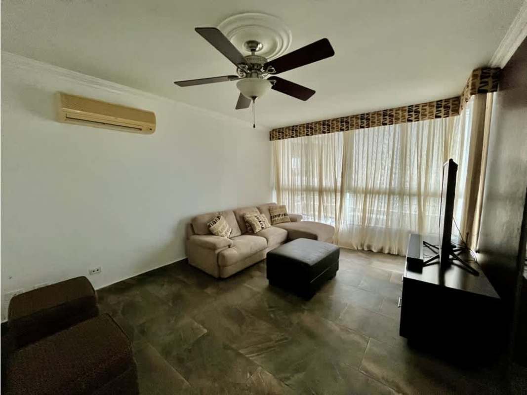 Bathroom with walk-in shower and contemporary tile in PH Sol Marina Panama City
