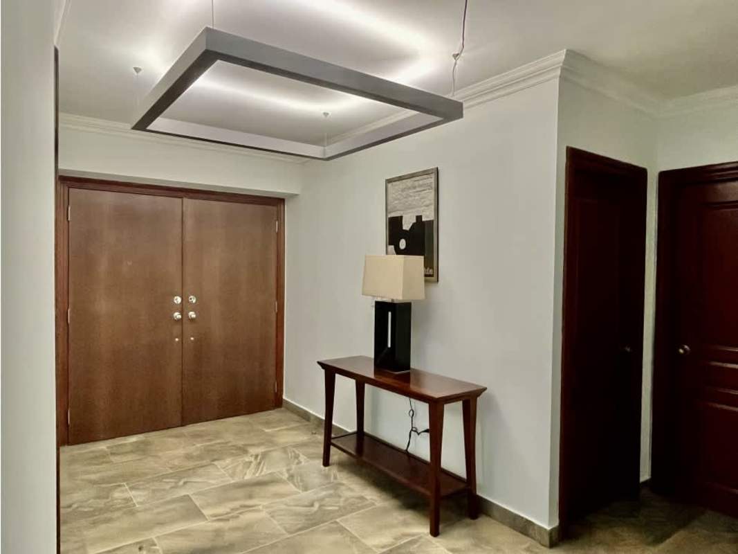 Private large balcony with city views in PH Sol Marina Marbella Panama