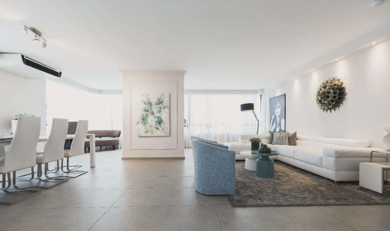 Remodeled kitchen with granite countertops and appliances PH Prestanza San Francisco Panama City