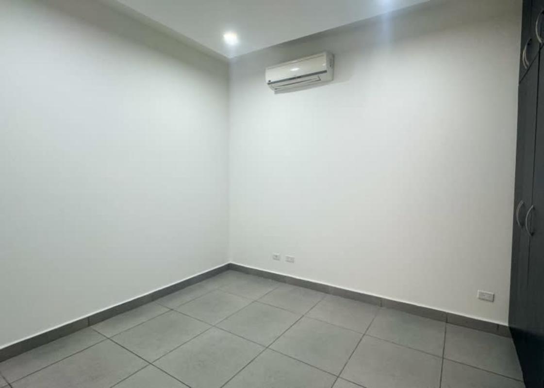 Bright empty bedroom tile floor AC built-in wardrobe PH Element Panama