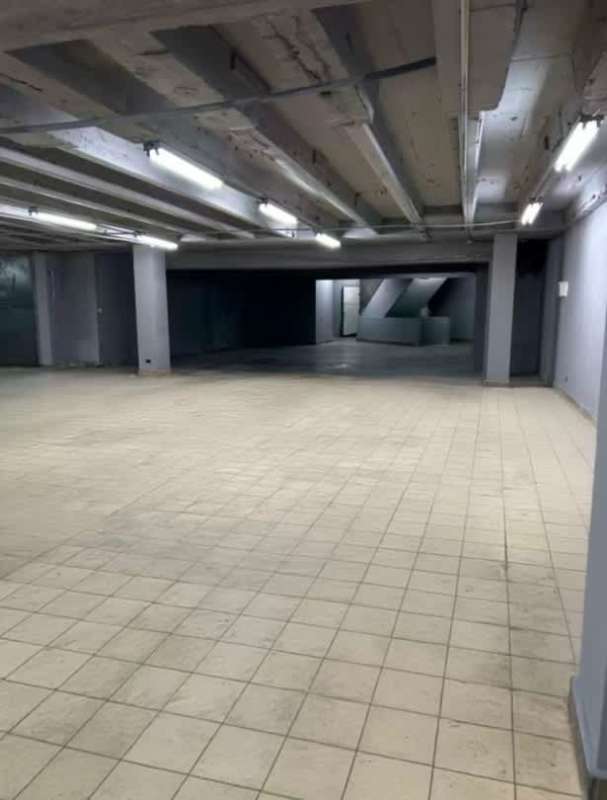 Empty warehouse ground level with high ceilings for rent Calidonia Panama City