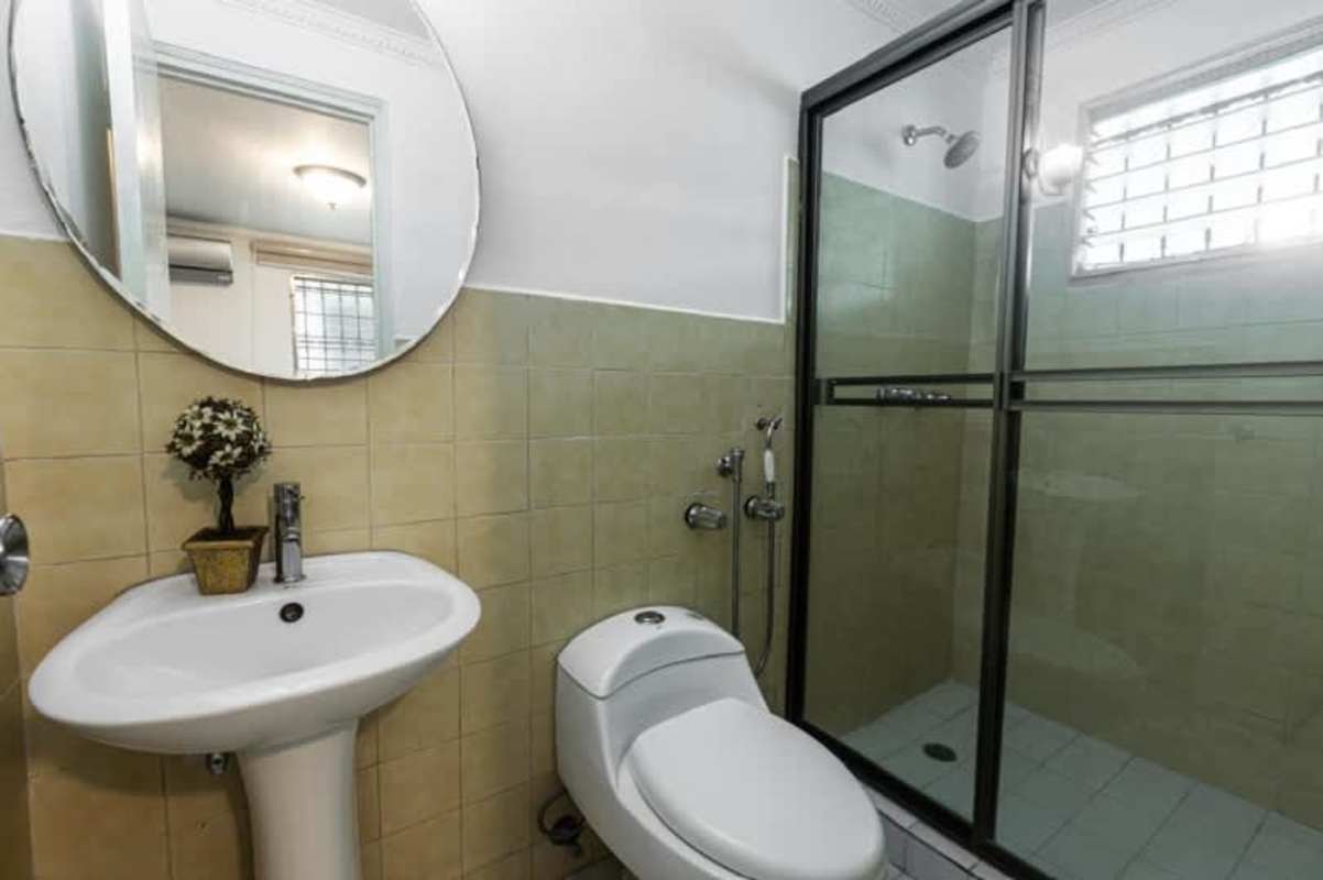 Bathroom with pedestal sink, modern fixtures, tile shower Rio Abajo Panama