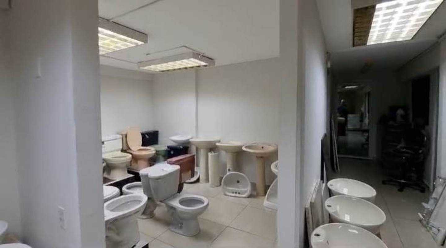 Showroom interior with various toilets and sinks display in commercial property Santa Elena Panama