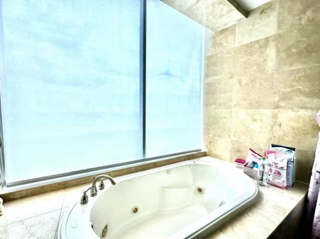 Modern bathroom with jacuzzi bathtub and frosted window PH Titanium Panama