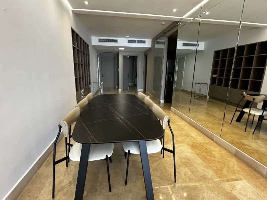 Modern dining room with marble floor and mirrored wall at PH BICSA Panama