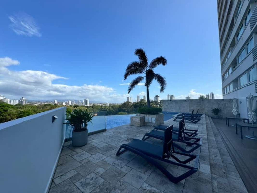 Rooftop infinity pool area with skyline views at PH Park View San Francisco Panama