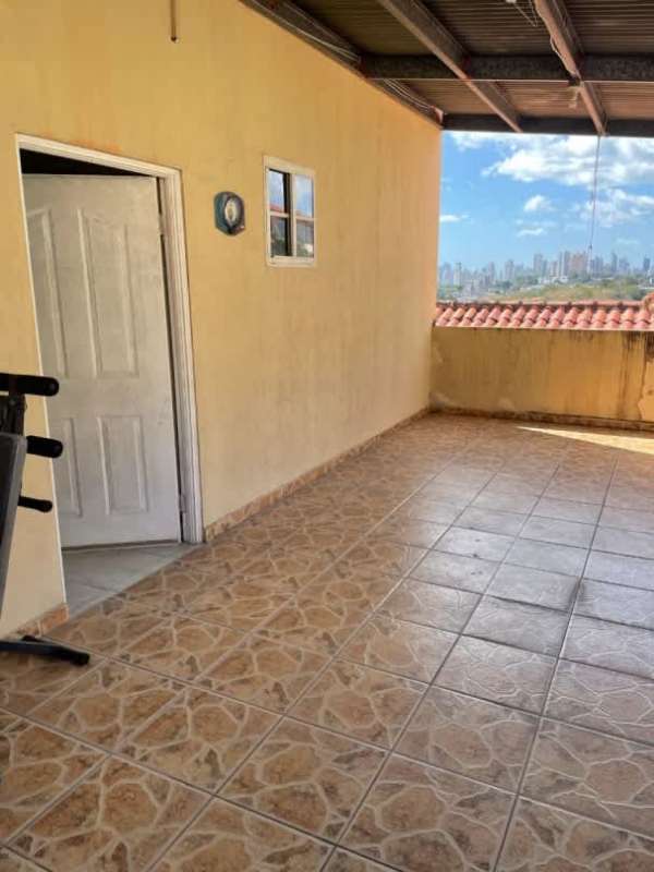 Covered terrace with panoramic hillside views in Residencial El Doral Santiago Panama