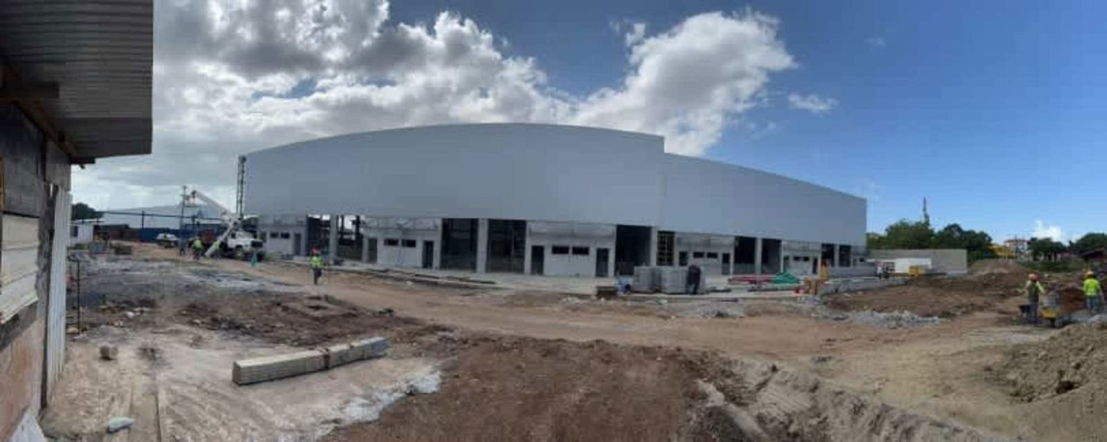 Warehouse with multiple container loading docks in Juan Díaz industrial area Panama