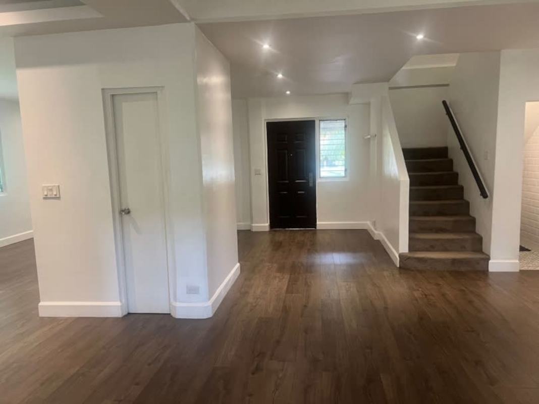 Spacious kitchen with granite counters, appliances, windows in family home Clayton Panama