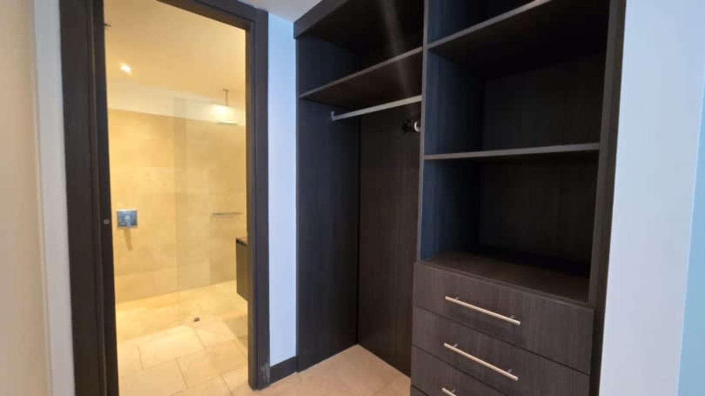 Guest powder room with contemporary fixtures in PH Oceanaire Panama