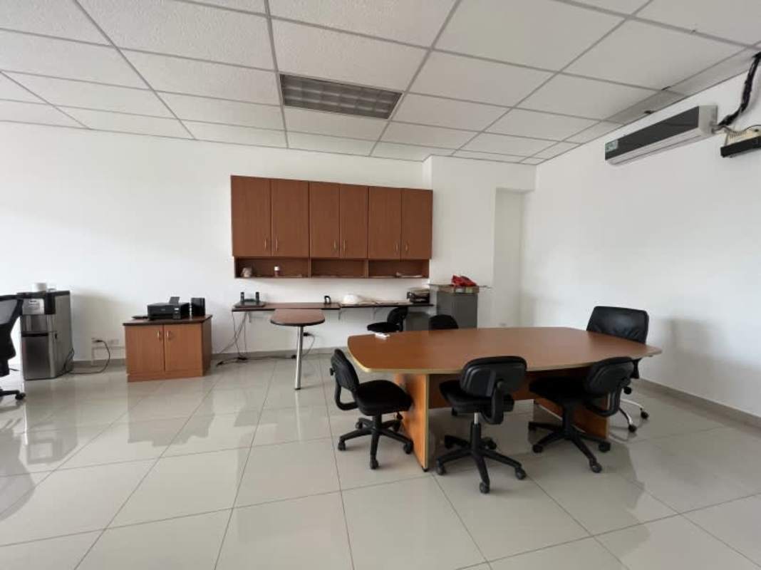 Interior meeting space with table, chairs and AC at PH Alfa Betania commercial unit Panama City