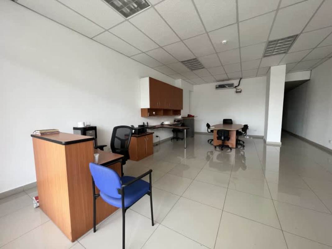 Interior open-plan commercial space with tiled floors, air conditioning and office furniture in PH Alfa Betania Panama City