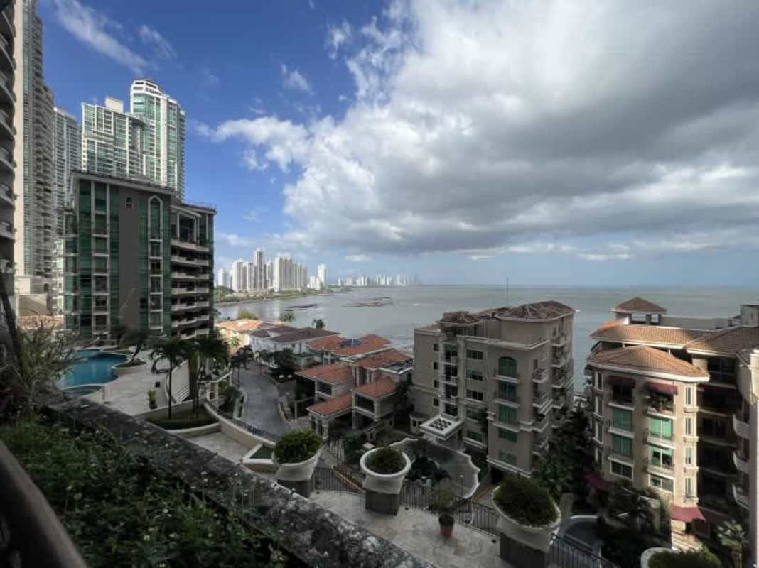 Luxury infinity swimming pool overlooking ocean PH Pacific Point Punta Pacifica Panama City