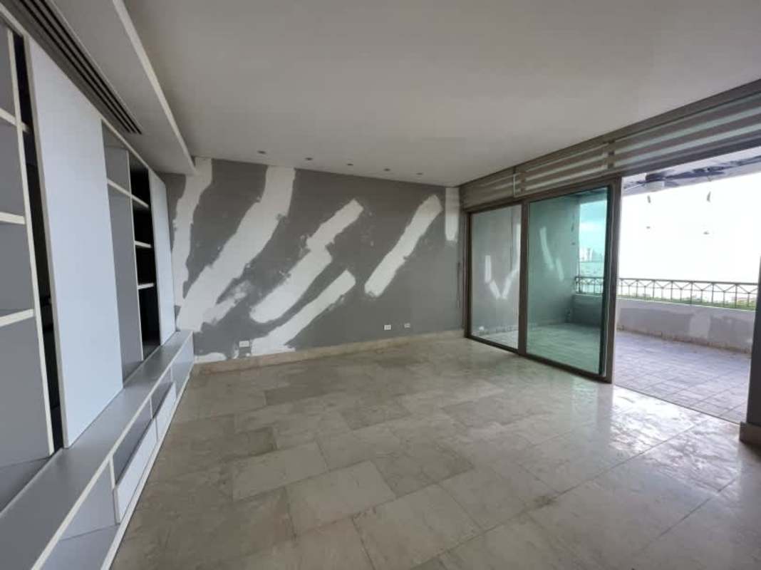 Large balcony with ocean and city skyline view PH Pacific Point Punta Pacifica Panama