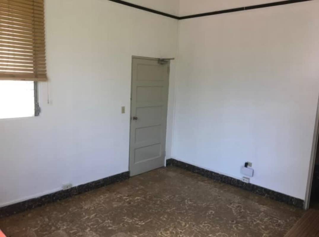 Interior corridor connecting multiple offices in Calidonia business space Panama City