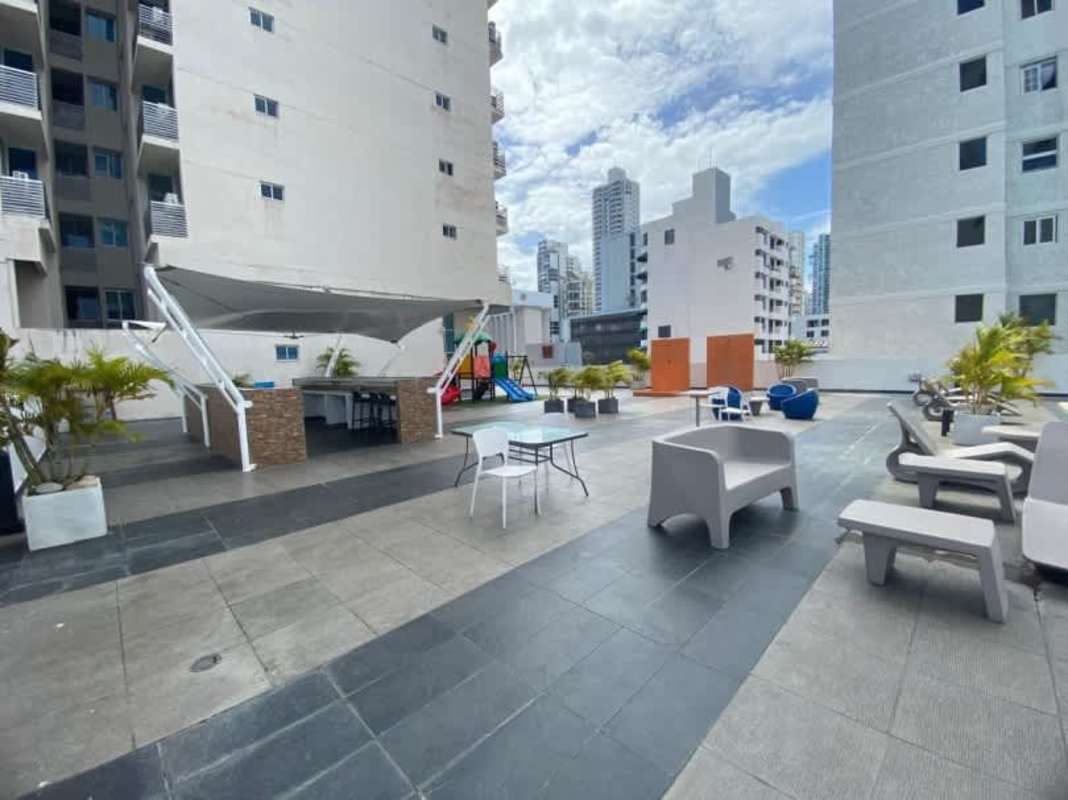 Rooftop lounge with outdoor bar and canopy overlooking Panama skyline at PH Titanium San Francisco