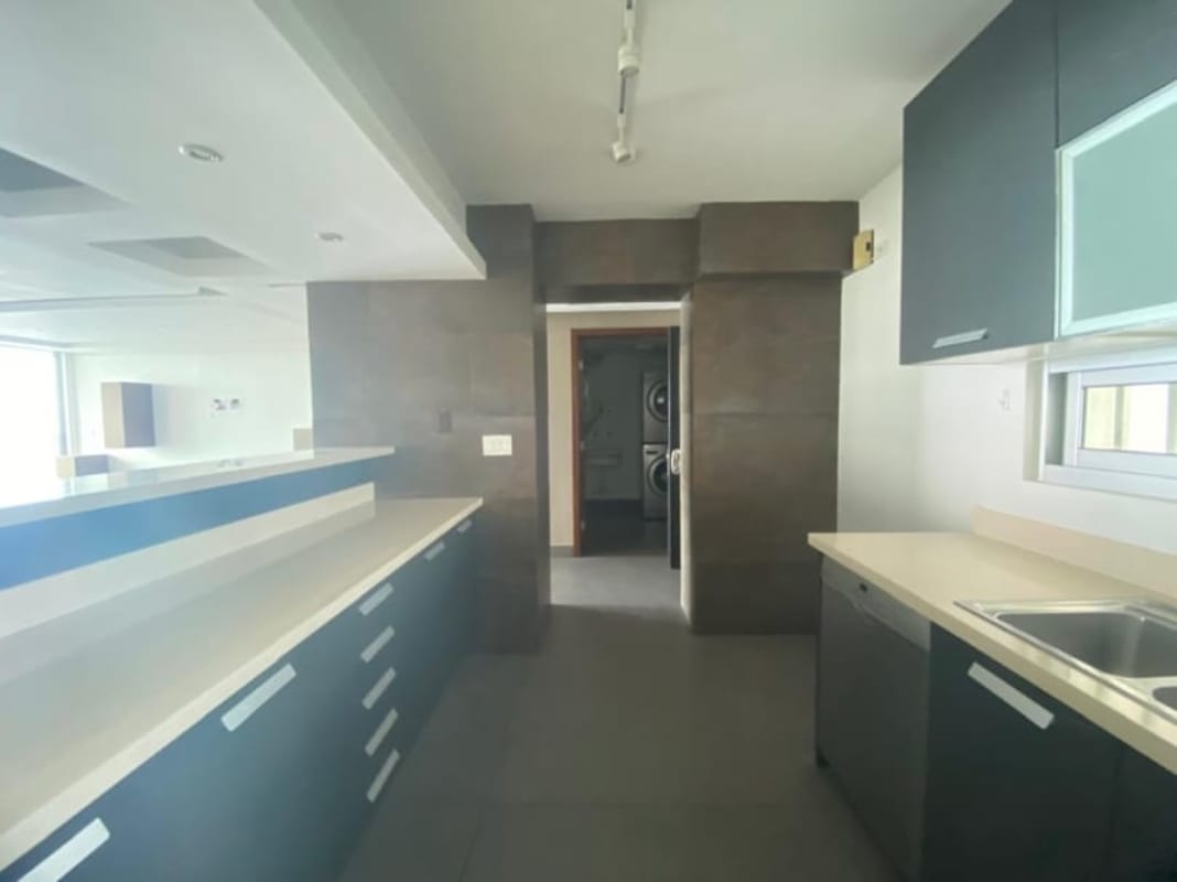 Large bedroom walk-in closet ocean view floor-to-ceiling windows PH Coco del Mar