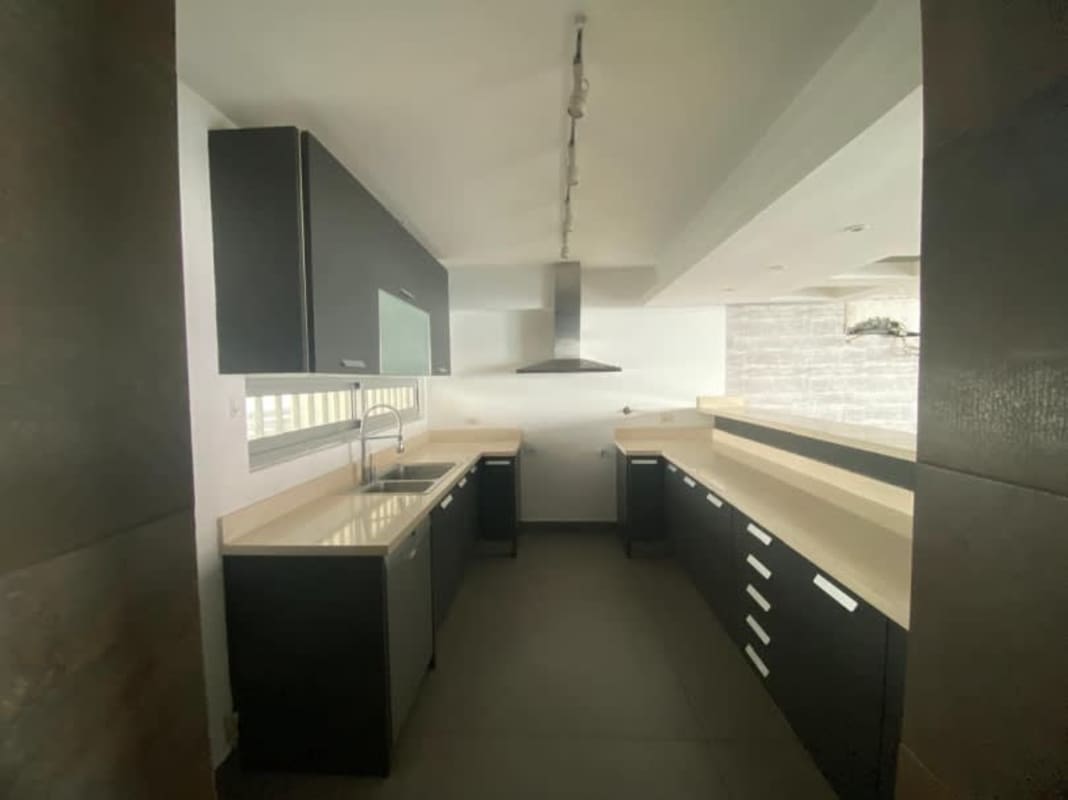 Modern kitchen granite counters breakfast bar overhead cabinets PH Coco del Mar Panama